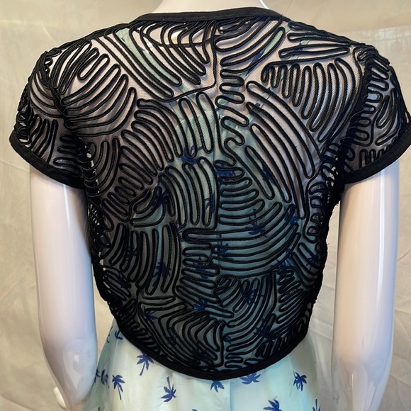 Elegant dress addition/shoulders cover. - Picture 3 of 5